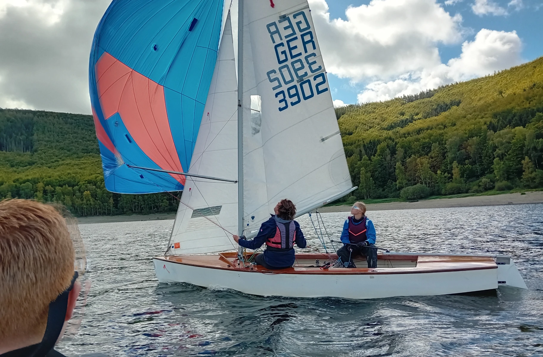 Pirat mit Spinnaker auf dem Rursee